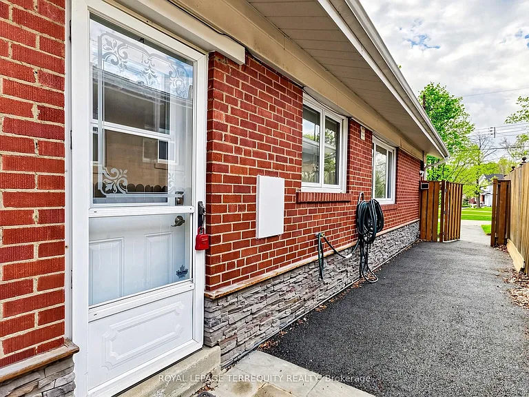 14 Hedges Blvd #LOWER — Photo 32