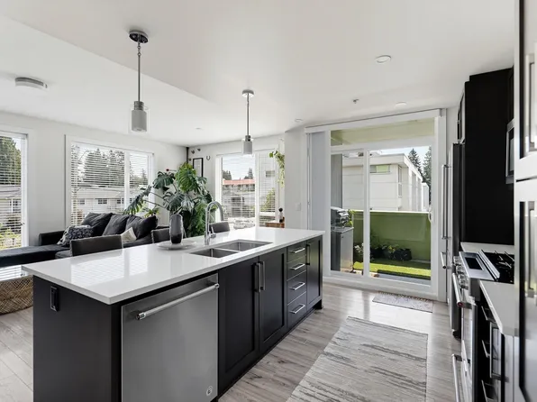 2565 Ware St Unit 205, Abbotsford, BC V2S 3E2