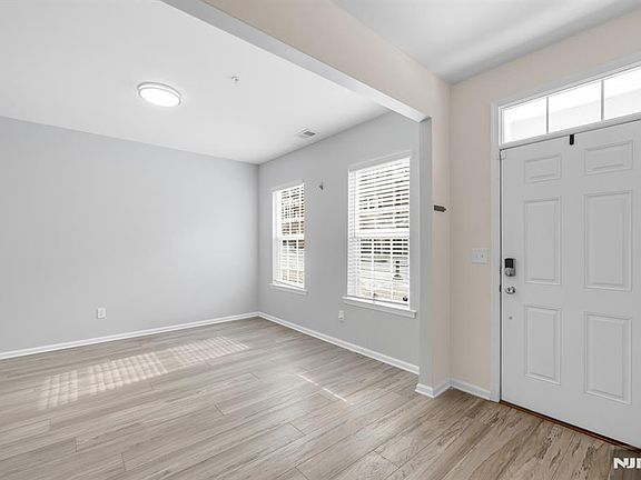 4th image of 62 Truman Dr