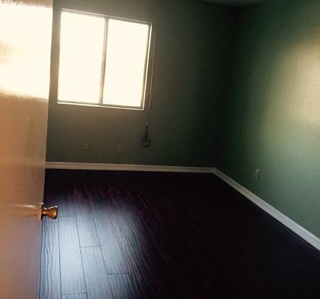 5th image of 10614 Wilmington Ave