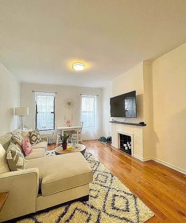 1st image of 1446 1st Ave #4N