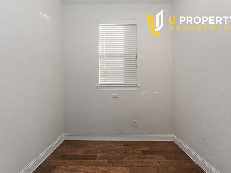 1017 Midland Dr — Photo 8