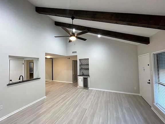 5th image of 1100 Augusta Dr APT 40