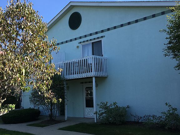 4th image of 1091 Greenwood Cir #5F