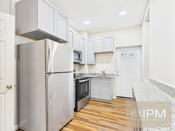 3rd image of 346 Nectarine St