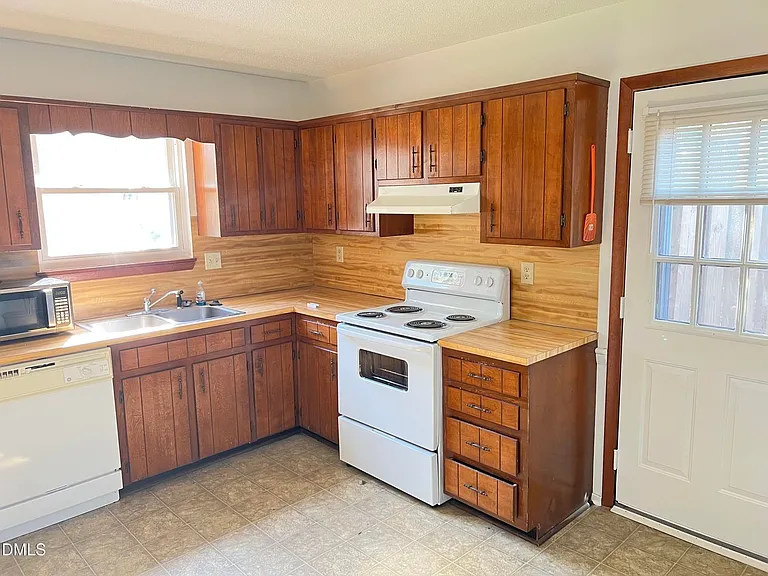 4401 Bleeker Ct — Photo 4