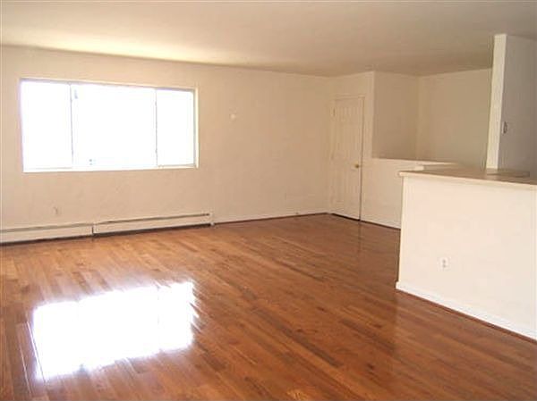 Rockaway Beach Livingroom Hardwood fls