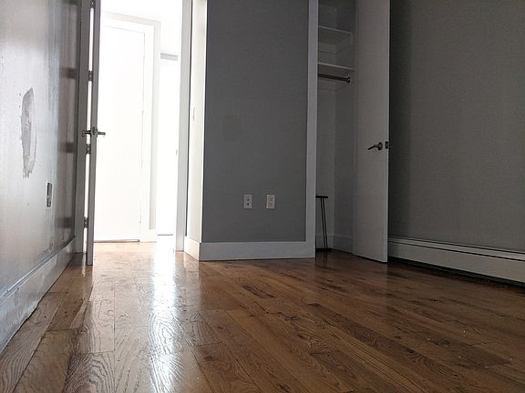 4th image of 311 Alexander Ave #5RR