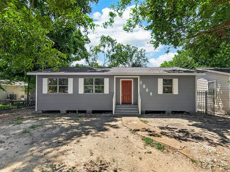 1089 Conklin St