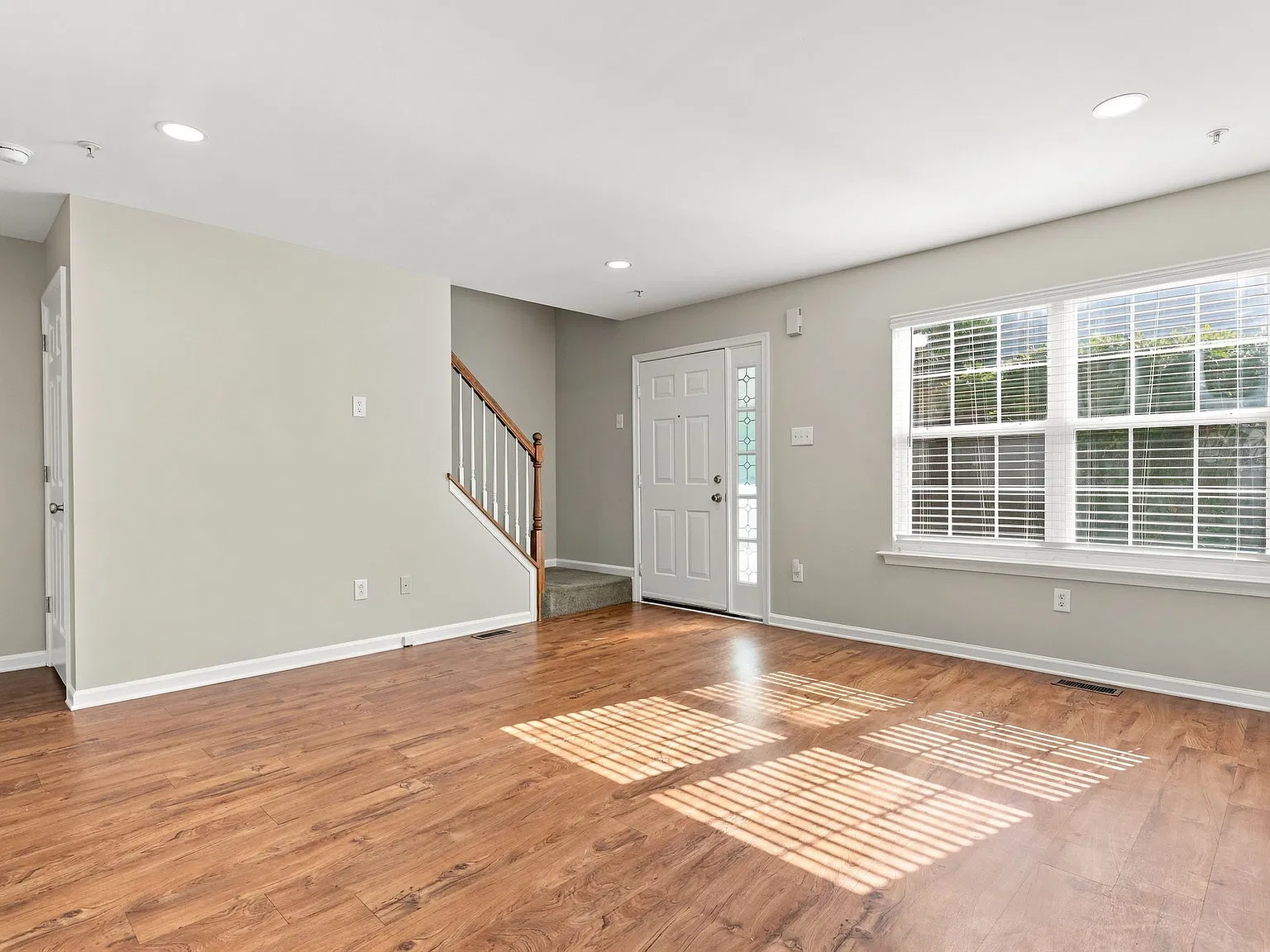 Family room w new LVP floors