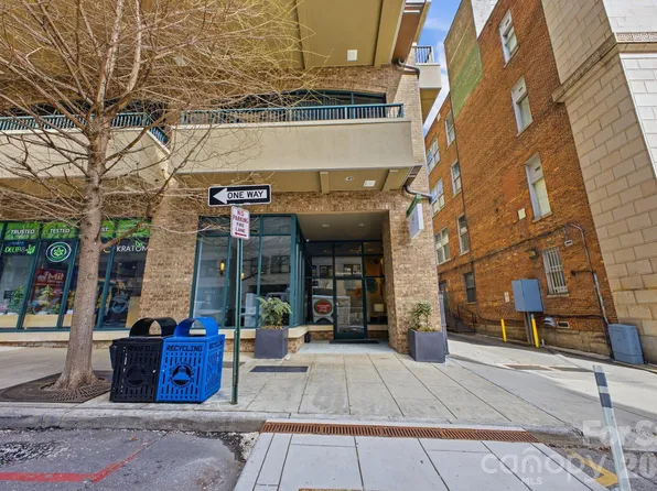 21 Battery Park Ave APT 307, Asheville, NC 28801