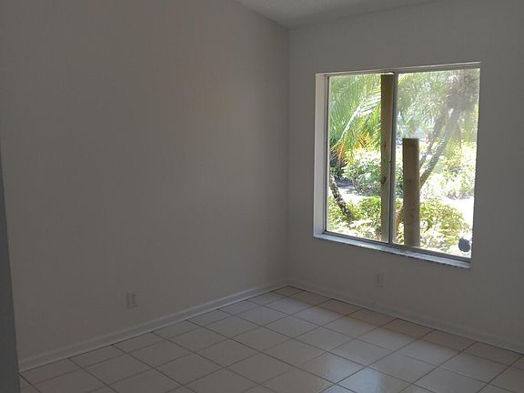 3rd image of 23157 Fountain View Dr #E