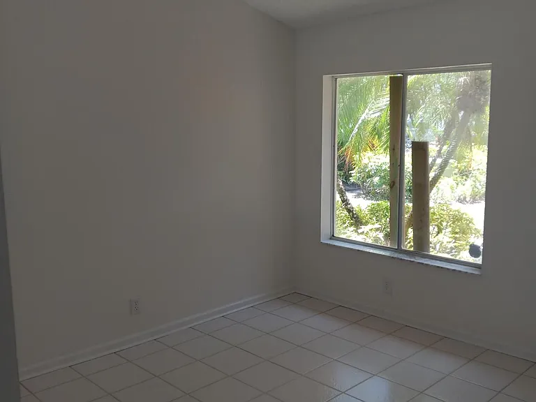 23157 Fountain View Dr #E — Photo 3