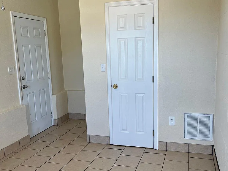 21463 Mallory Ave — Photo 10