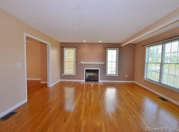 3rd image of 33 Rachel Dr