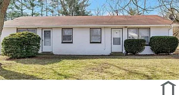 4 Tudor Ct #B — Photo 1