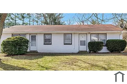 4 Tudor Ct #B Photo 1