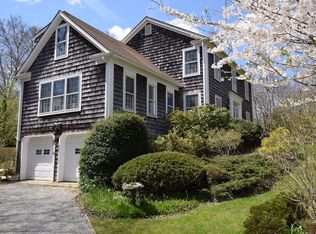 6 Trout Ponds Ct, Brookhaven, NY 11719