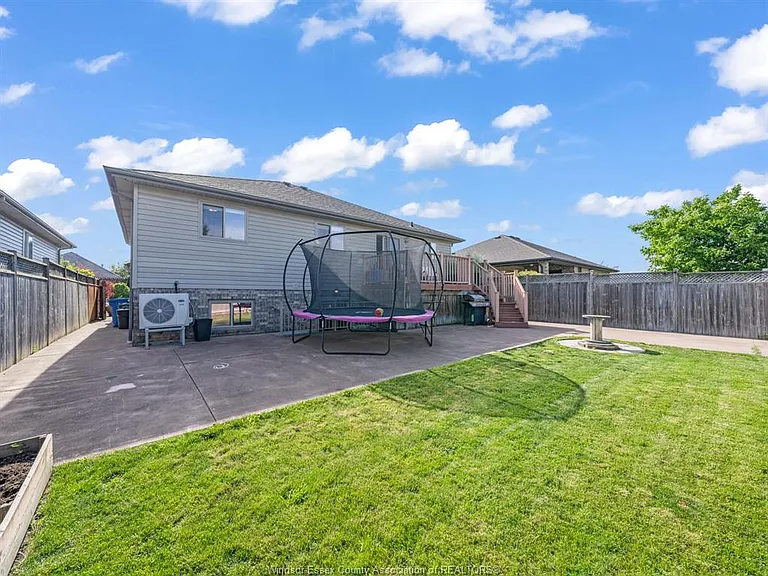 3040 Troup Cres — Photo 47