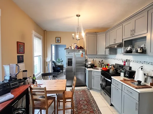 9 Beacon St #2, Somerville, MA 02143