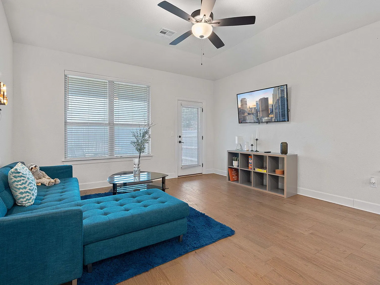4 bed, 3.5 bath, 2140 sqft, $2,500 — Photo 4