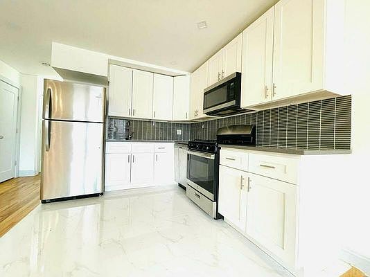 3rd image of 693 Autumn Ave #2R
