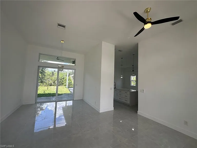 2220 SE 18th Ave — Photo 6