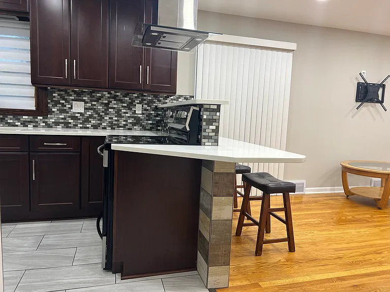 5348 N Lydell Ave — Photo 11