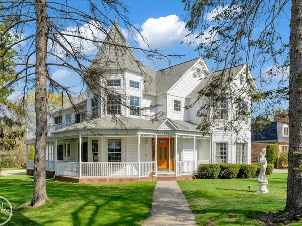 663 N Riverside Ave, Saint Clair, MI 48079