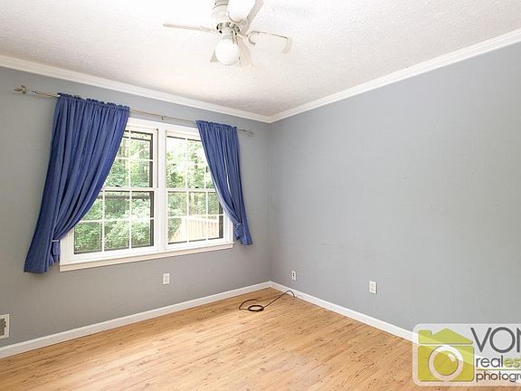 4th image of 2446 Hillboro Cir SW