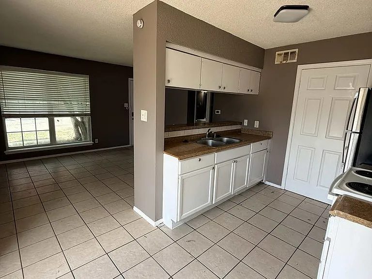 2000 Dexmoor Dr — Photo 2