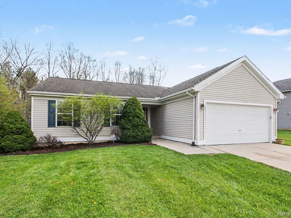 4394 Harrier Ln, Burton, MI 48519