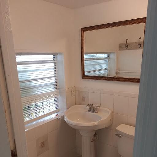 2nd image of 2253 SW 16th St