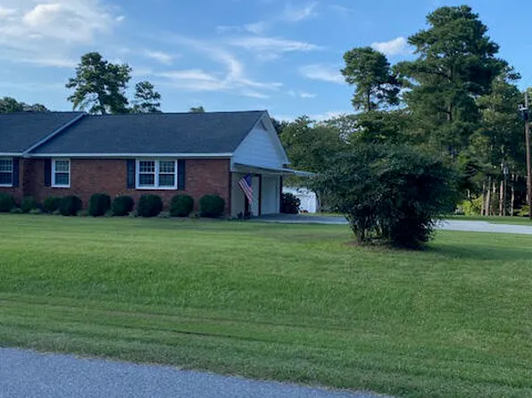 20 Pine St W, Lillington, NC 27546