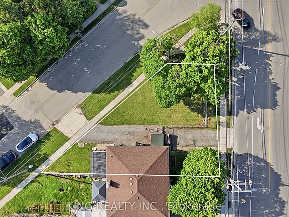 4th image of 920 Concession Rd