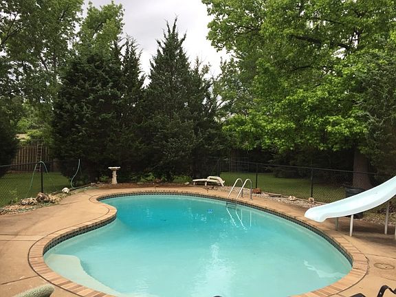 4th image of 10117 Hilltop Dr