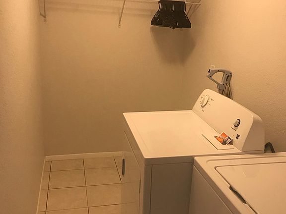 5th image of 1688 Winstan Ave