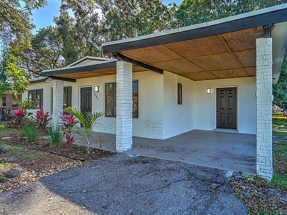 3rd image of 1581 NW 32nd Avenue