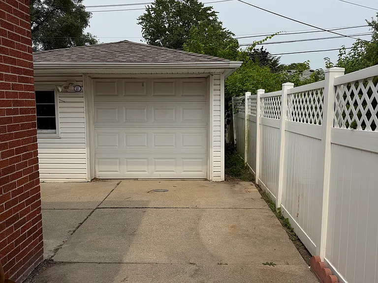 18031 Mott Ave — Photo 5