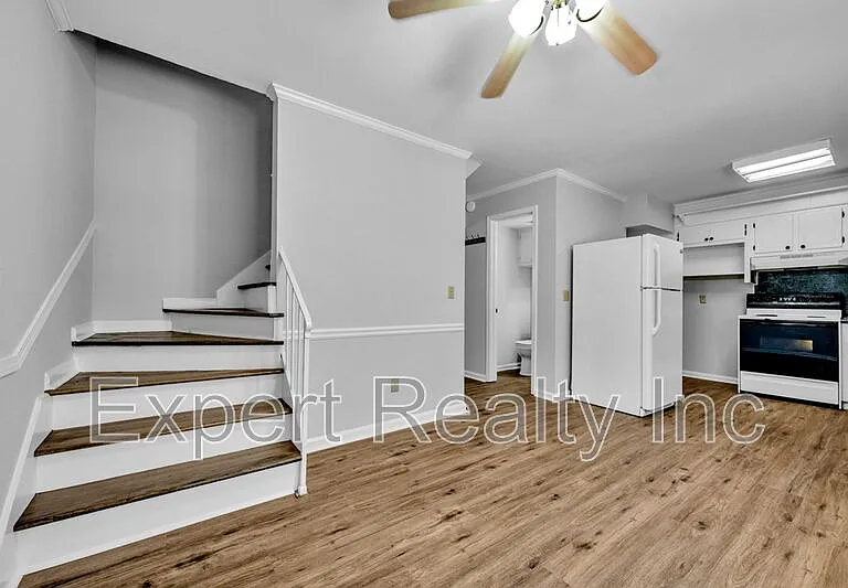 822 Linbard Ln — Photo 5