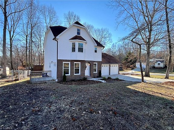 3rd image of 119 Brandon Ln