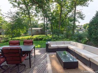 830 Featherstone Dr, Fontana, WI 53125