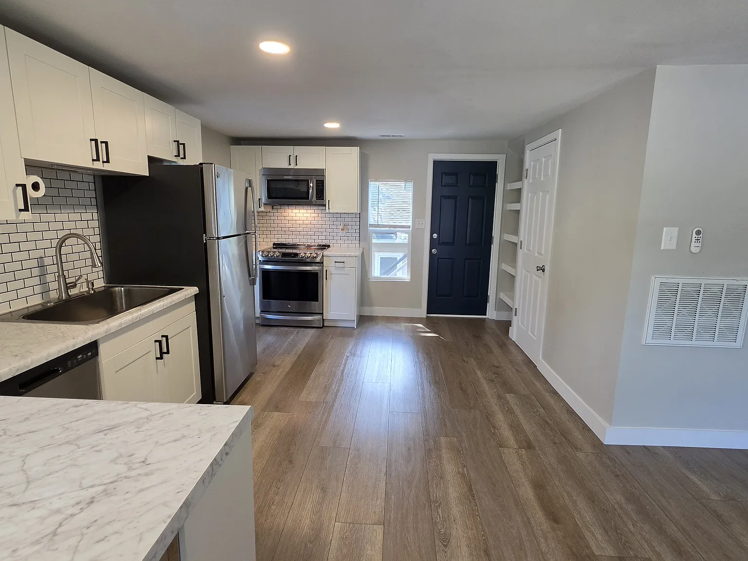 2 bed, 700 sqft, $1,425 — Photo 3