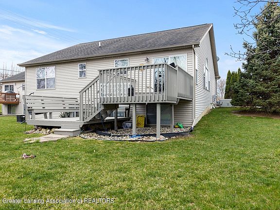 4th image of 3527 Applewood Ln