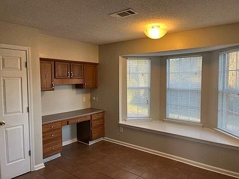 3rd image of 7048 Fernbank Ln