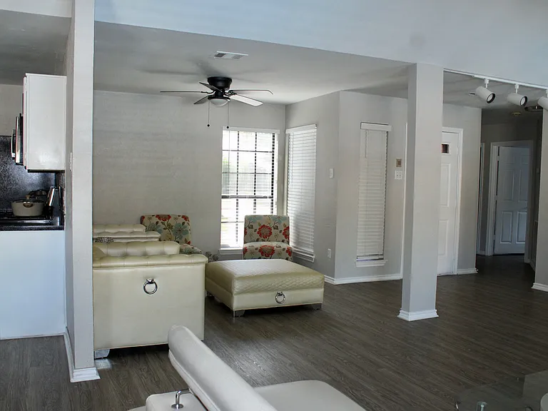 808 Bridgewater Ln — Photo 6