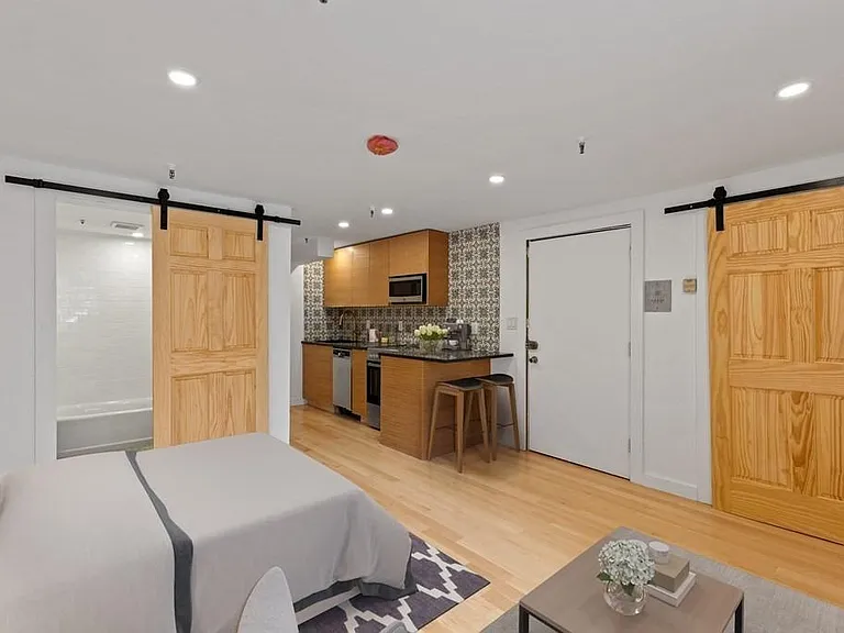 511 Beacon St #2 — Photo 2
