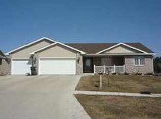 1316 Clairmont Cir, Sergeant Bluff, IA 51054