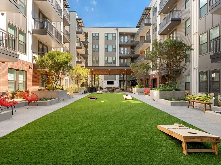 Troubadour Apartments — Photo 24