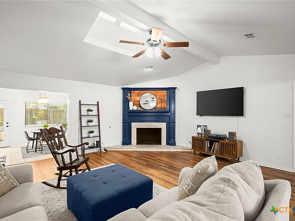5th image of 305 E Tanglewood Dr